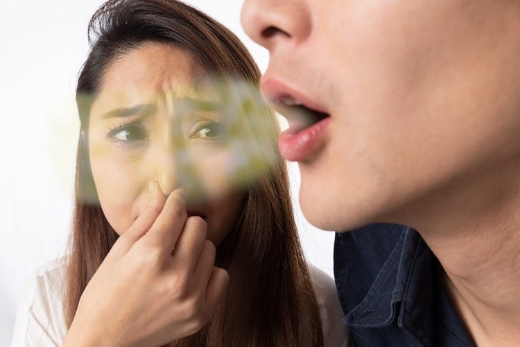 چه چیزی باعث ایجاد بوی بد دهان می‌شود