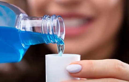 دهان خود را با  هیدروژن پراکسید شستشو دهید.